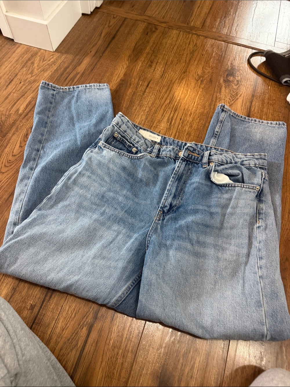 Women’s Zara jeans